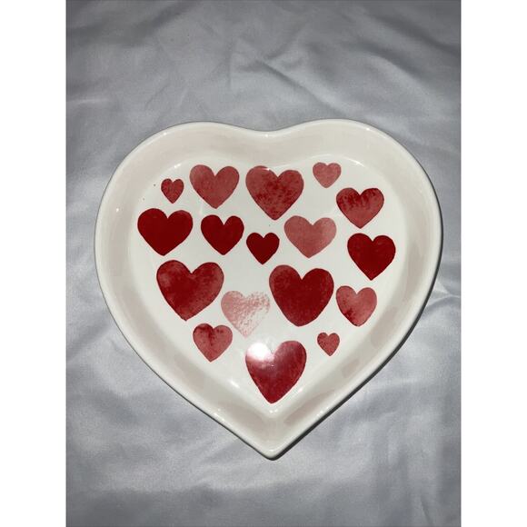 NEW MAXCERA RED PINK HEARTS VALENTINES DAY HEART SHAPED PLATE 8” - Picture 1 of 5